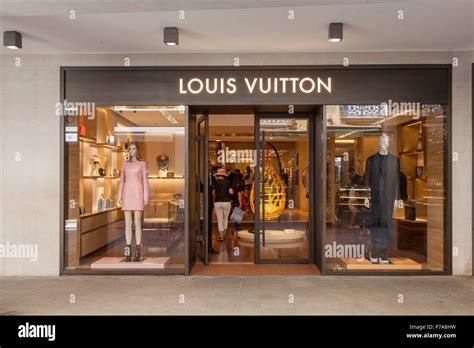 louis vuitton sede veneto|louis vuitton san marco.